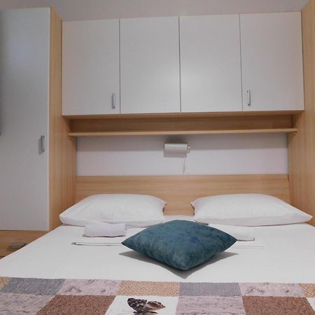 Apartmani Salus Pag Town Eksteriør bilde