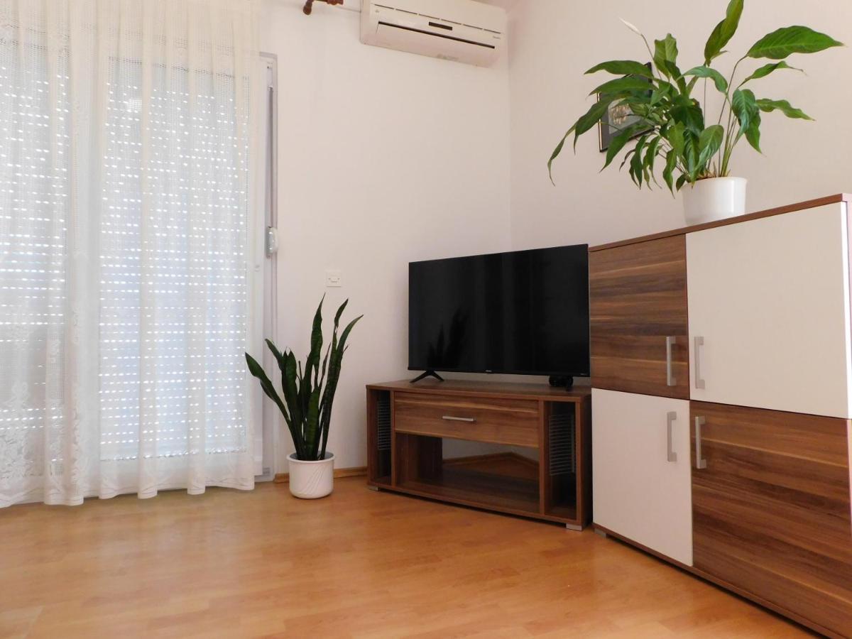 Apartmani Salus Pag Town Eksteriør bilde