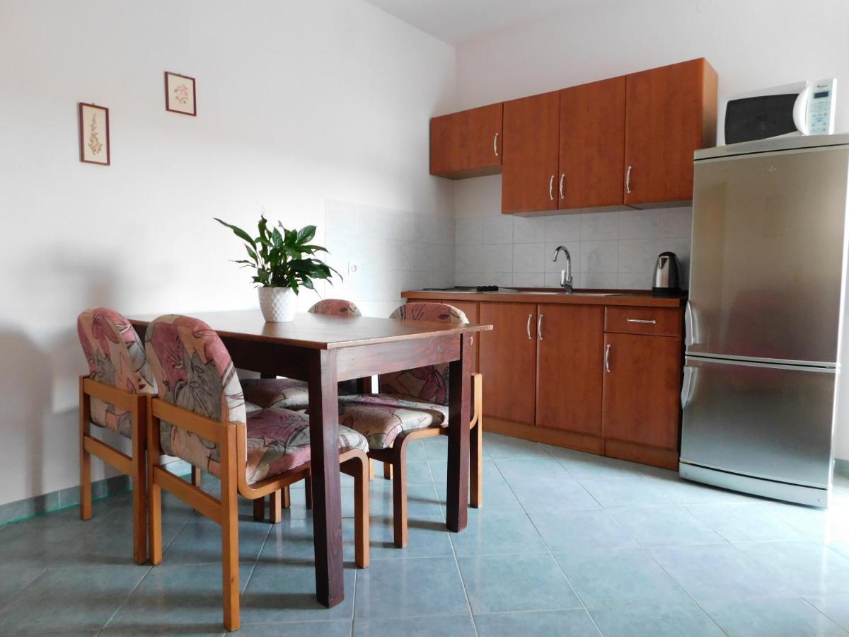 Apartmani Salus Pag Town Eksteriør bilde