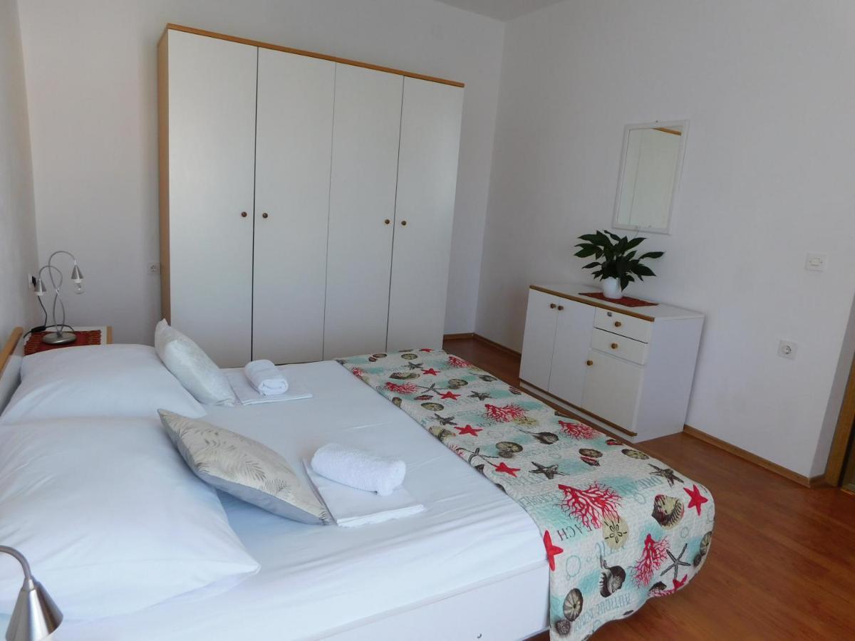 Apartmani Salus Pag Town Eksteriør bilde