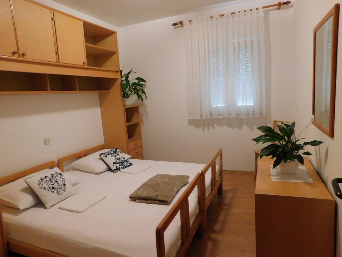 Apartmani Salus Pag Town Eksteriør bilde