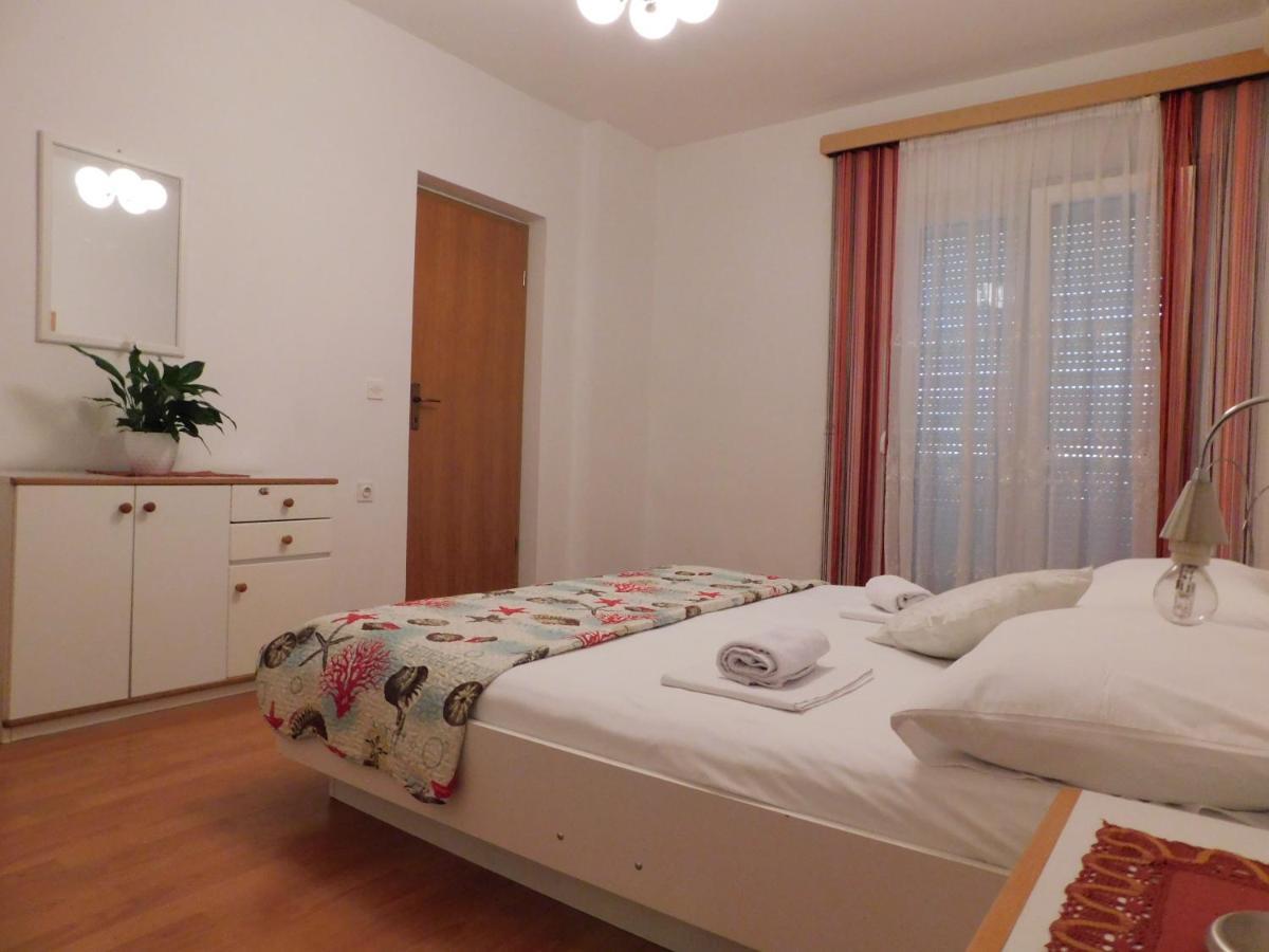Apartmani Salus Pag Town Eksteriør bilde