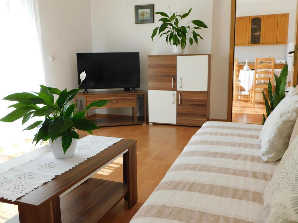Apartmani Salus Pag Town Eksteriør bilde