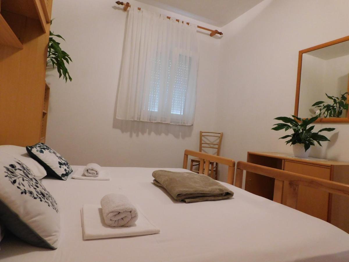 Apartmani Salus Pag Town Eksteriør bilde