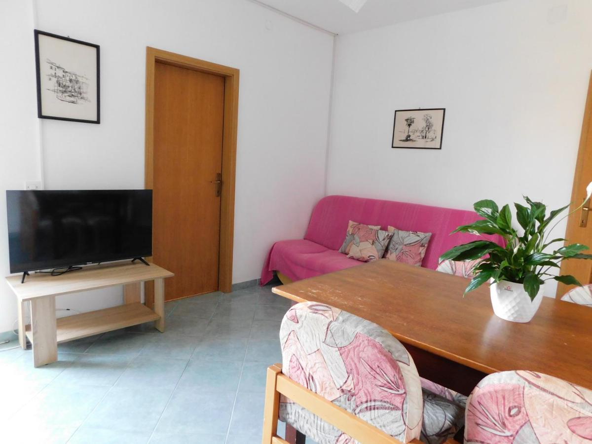 Apartmani Salus Pag Town Eksteriør bilde