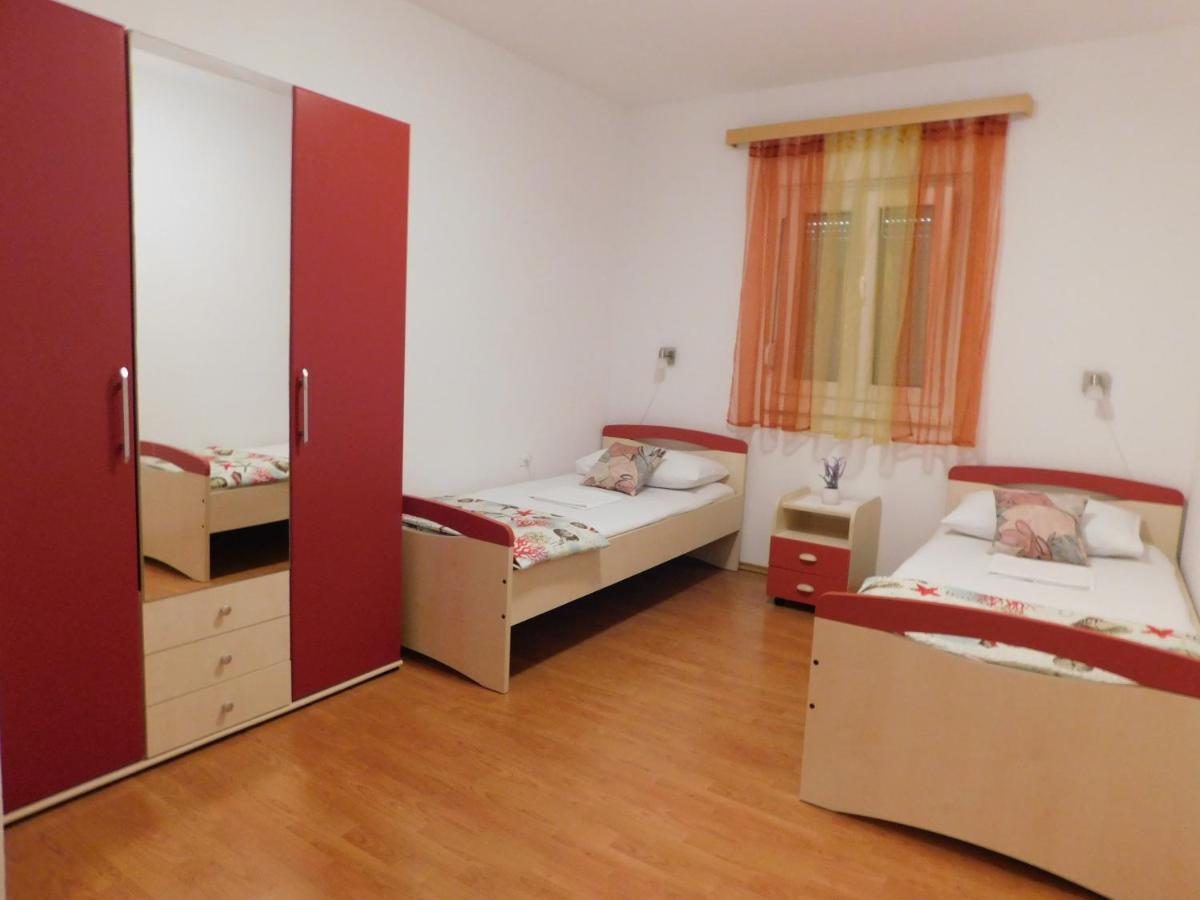 Apartmani Salus Pag Town Eksteriør bilde