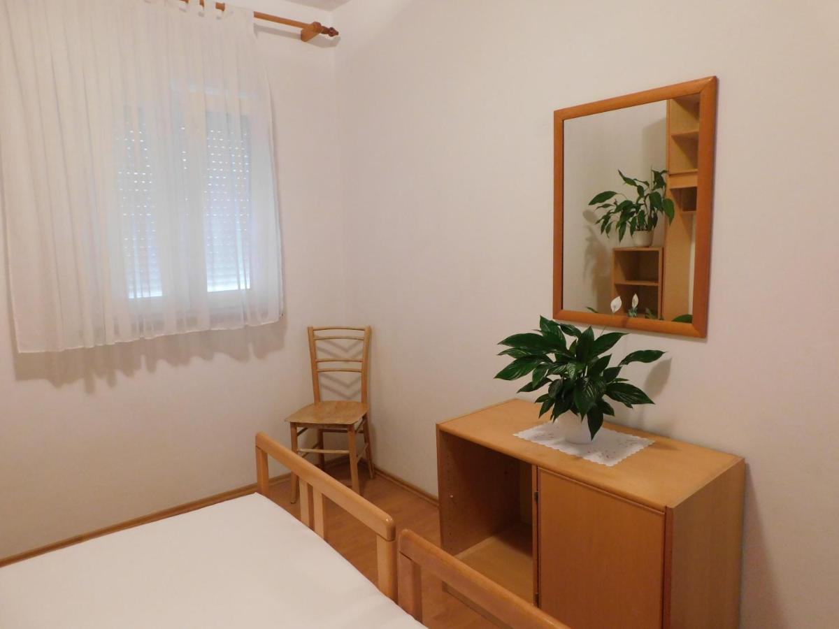 Apartmani Salus Pag Town Eksteriør bilde