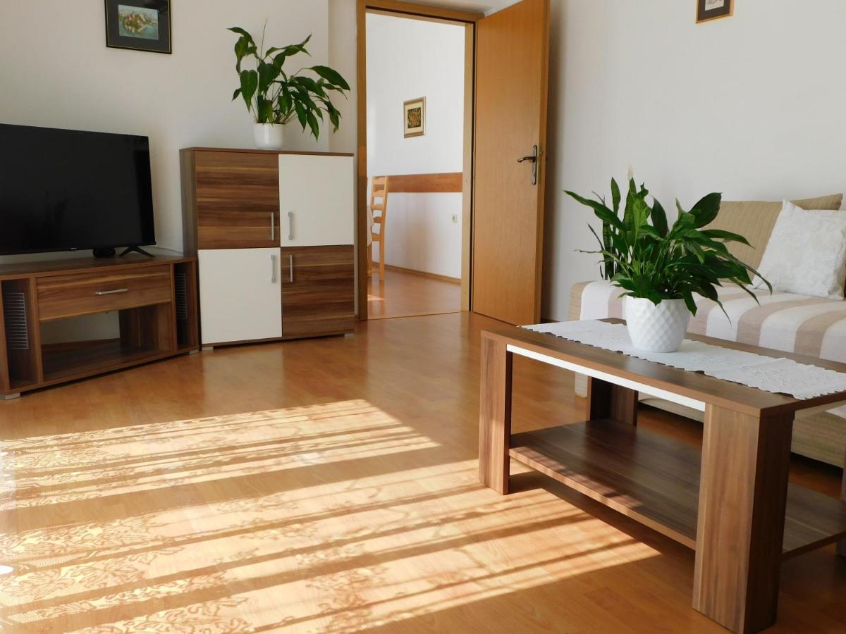 Apartmani Salus Pag Town Eksteriør bilde