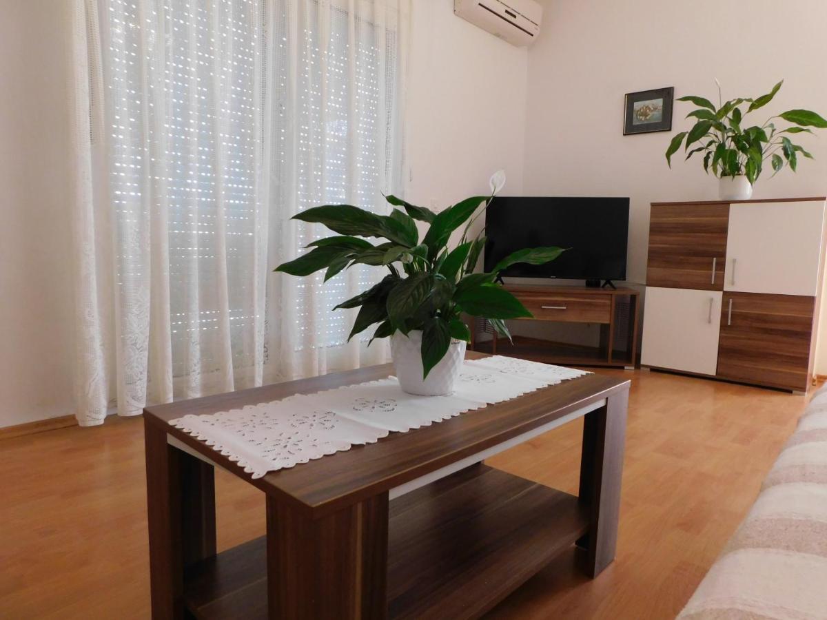 Apartmani Salus Pag Town Eksteriør bilde