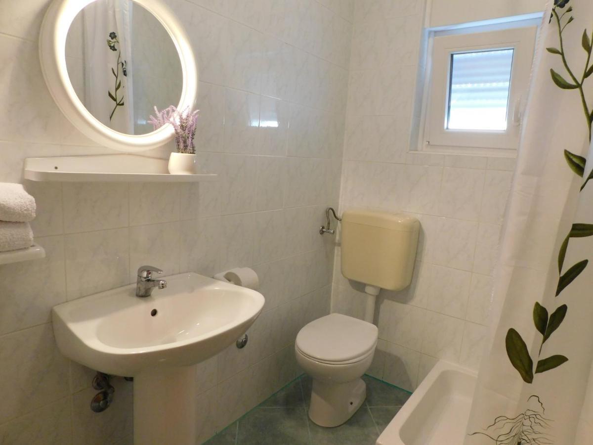 Apartmani Salus Pag Town Eksteriør bilde