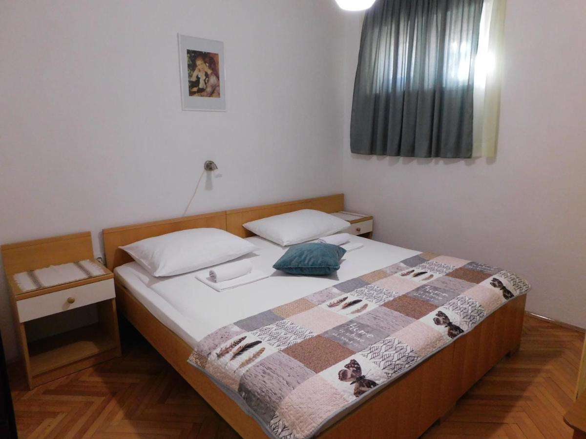 Apartmani Salus Pag Town Eksteriør bilde