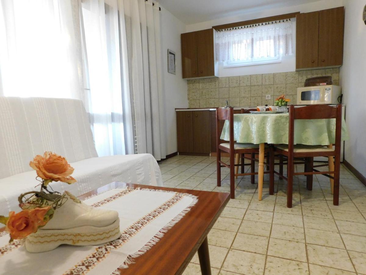 Apartmani Salus Pag Town Eksteriør bilde